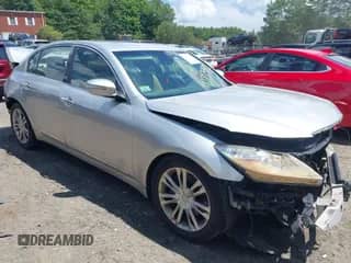 2009 Hyundai Genesis z VIN KMHGC46F79U037900, wystawiony jako IAAI lot #42707997 z przebiegiem 164 054 mil mil oraz . Historia ofert i sprzedaży dostępna na DreamBid. Obrazek 1.