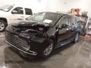 ✅ 2024 Toyota Sienna Platinum • VIN: 5TDESKFC3RS145914 • Лот: 42321093. Опубликован ранее на IAAI с пробегом 9 286 миль. Бесплатный доступ к архиву аукционных продаж из США и подробный отчёт об истории автомобиля на DreamBid. Изображение 2.