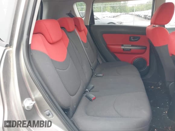 ✅ 2010 Kia Soul + • VIN: KNDJT2A2XA7049822 • Lot: 42366068. Wystawiony na IAAI z przebiegiem 24 994 mil. Bezpłatny archiwum sprzedaży aukcyjnych z USA i szczegółowy raport historii pojazdu na DreamBid. Zdjęcie 8.