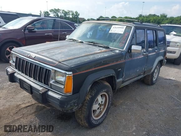 ✅ 1991 Jeep Cherokee • VIN: 1J4FJ58S6ML572036 • Lot: 42659999. Listed on IAAI with 200,845 mi. Free auction sales archive from the USA and detailed vehicle history report at DreamBid. Image 2.
