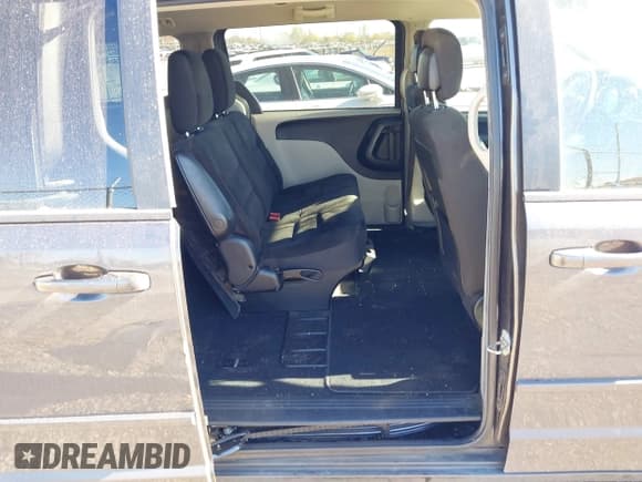 ✅ 2017 Dodge Grand Caravan SE Plus • VIN: 2C4RDGBG5HR835057 • Lot: 43533116. Wystawiony na IAAI z przebiegiem 59 769 mil. Bezpłatny archiwum sprzedaży aukcyjnych z USA i szczegółowy raport historii pojazdu na DreamBid. Zdjęcie 8.