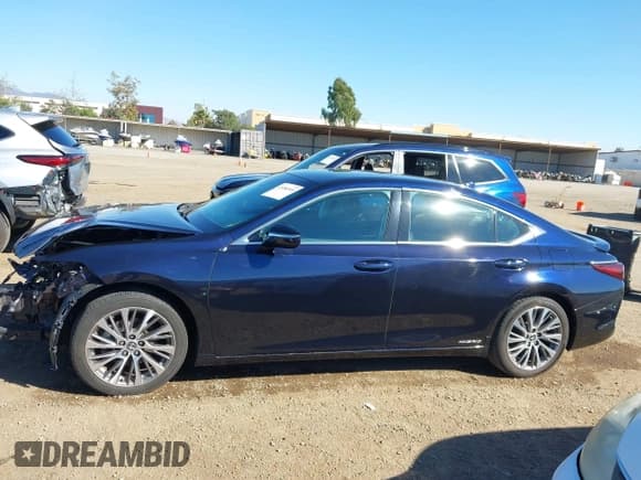 ✅ 2020 Lexus ES 300h • VIN: 58AD21B1XLU010690 • Lot: 43486505. Wystawiony na IAAI z przebiegiem 81 839 mil. Bezpłatny archiwum sprzedaży aukcyjnych z USA i szczegółowy raport historii pojazdu na DreamBid. Zdjęcie 15.