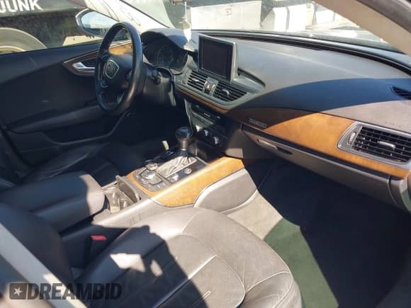 ✅ 2014 Audi A7 Premium Plus • VIN: WAUWGAFC9EN074652 • Lot: 43231485. Wystawiony na IAAI z przebiegiem 175 298 mil. Bezpłatny archiwum sprzedaży aukcyjnych z USA i szczegółowy raport historii pojazdu na DreamBid. Zdjęcie 5.