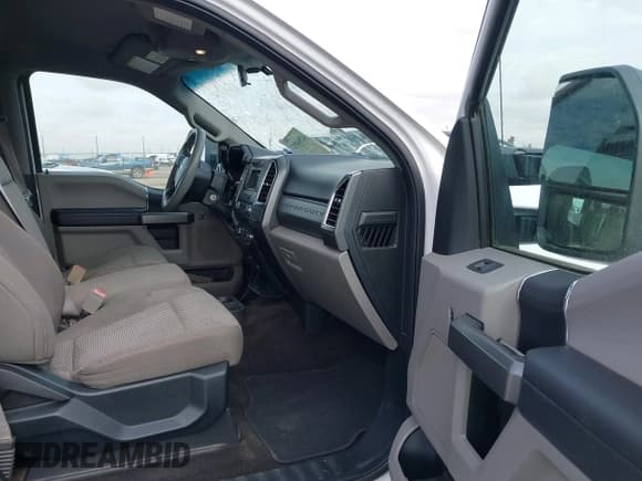 ✅ 2018 Ford F-250 XL • VIN: 1FT7W2B67JEB21929 • Lot: 42564092. Listed on IAAI with 133,100 mi. Free auction sales archive from the USA and detailed vehicle history report at DreamBid. Image 5.