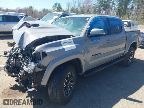 ✅ 2020 Toyota Tacoma SR5 • VIN: 3TMCZ5AN1LM353102 • Lot: 42163627. Listed on IAAI with 23,218 mi. Free auction sales archive from the USA and detailed vehicle history report at DreamBid. Image 19.