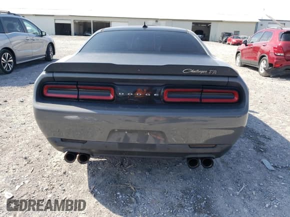 ✅ 2017 Dodge Challenger T/A 392 • VIN: 2C3CDZFJ7HH517684 • Lot: 55335295. Wystawiony na Copart z przebiegiem 88 493 mil. Bezpłatny archiwum sprzedaży aukcyjnych z USA i szczegółowy raport historii pojazdu na DreamBid. Zdjęcie 6.