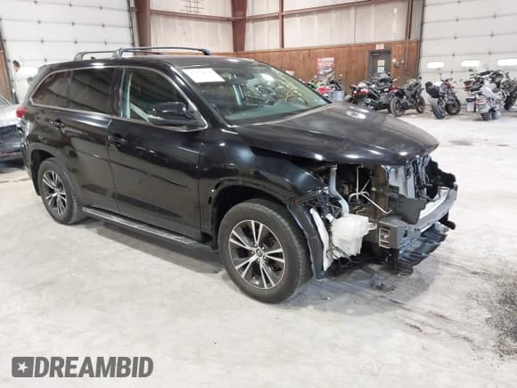 ✅ 2019 Toyota Highlander LE • VIN: 5TDBZRFH9KS939129 • Lot: 42474679. Wystawiony na IAAI z przebiegiem 49 532 mil. Bezpłatny archiwum sprzedaży aukcyjnych z USA i szczegółowy raport historii pojazdu na DreamBid. Zdjęcie 1.