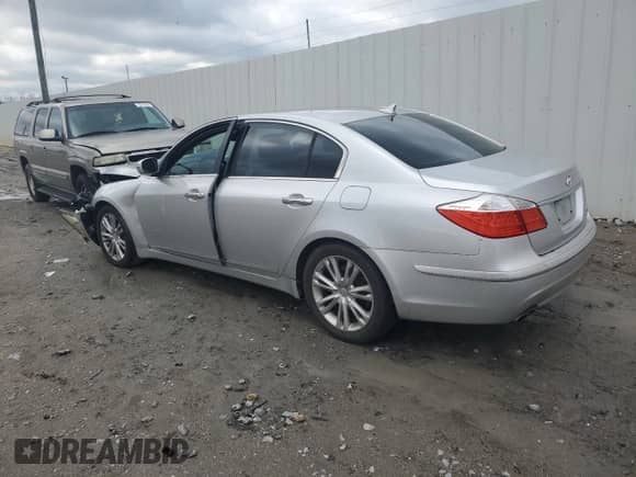 2009 Hyundai Genesis z VIN KMHGC46F39U029308, wystawiony jako Copart lot #73496114 z przebiegiem 173 098 mil mil oraz Szkoda całkowita • Salvage title. Historia ofert i sprzedaży dostępna na DreamBid. Obrazek 2.