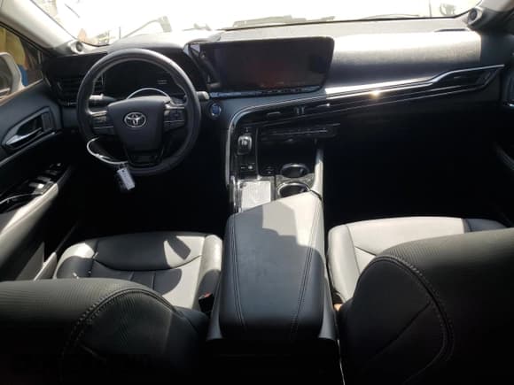 ✅ 2022 Toyota Mirai XLE • VIN: JTDAAAAA6NA007583 • Lot: 53508044. Wystawiony na Copart z przebiegiem 16 329 mil. Bezpłatny archiwum sprzedaży aukcyjnych z USA i szczegółowy raport historii pojazdu na DreamBid. Zdjęcie 8.