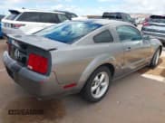 ✅ 2007 Ford Mustang Deluxe • VIN: 1ZVHT80N675263916 • Lot: 42598236. Wystawiony na IAAI z przebiegiem 263 572 mil. Bezpłatny archiwum sprzedaży aukcyjnych z USA i szczegółowy raport historii pojazdu na DreamBid. Zdjęcie 4.