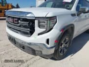 ✅ 2025 GMC Sierra 1500 SLT • VIN: 1GTUUDEDXSZ118791 • Lot: 43696686. Wystawiony na IAAI z przebiegiem 44 319 mil. Bezpłatny archiwum sprzedaży aukcyjnych z USA i szczegółowy raport historii pojazdu na DreamBid. Zdjęcie 6.