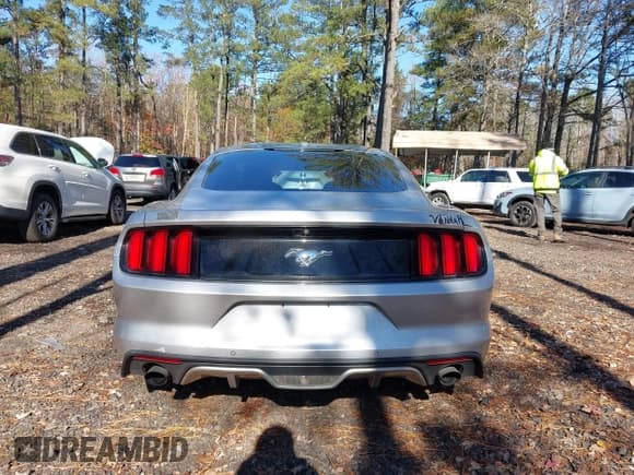 ✅ 2015 Ford Mustang EcoBoost Premium • VIN: 1FA6P8TH2F5417577 • Lot: 43721645. Wystawiony na IAAI z przebiegiem 115 896 mil. Bezpłatny archiwum sprzedaży aukcyjnych z USA i szczegółowy raport historii pojazdu na DreamBid. Zdjęcie 17.