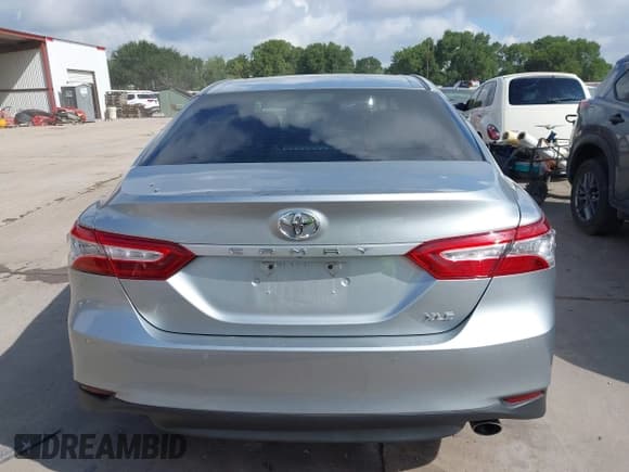 ✅ 2018 Toyota Camry LE • VIN: 4T1B11HK6JU047170 • Lot: 42612668. Wystawiony na IAAI z przebiegiem 89 009 mil. Bezpłatny archiwum sprzedaży aukcyjnych z USA i szczegółowy raport historii pojazdu na DreamBid. Zdjęcie 17.