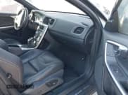 ✅ 2016 Volvo S60 T6 Drive-E • VIN: YV149MFK6G2395690 • Lot: 40634896. Wystawiony na IAAI z przebiegiem 130 833 mil. Bezpłatny archiwum sprzedaży aukcyjnych z USA i szczegółowy raport historii pojazdu na DreamBid. Zdjęcie 5.