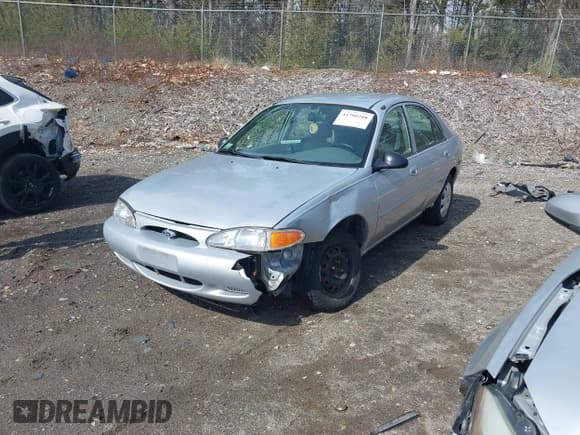 ✅ 2002 Ford Escort Fleet Standard • VIN: 3FAFP13P12R209941 • Lot: 41790208. Wystawiony na IAAI z przebiegiem 112 422 mil. Bezpłatny archiwum sprzedaży aukcyjnych z USA i szczegółowy raport historii pojazdu na DreamBid. Zdjęcie 2.