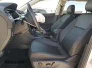 ✅ 2020 Volkswagen Tiguan SE • VIN: 3VV2B7AX5LM007911 • Lot: 89638595. Wystawiony na Copart z przebiegiem 103 868 mil. Bezpłatny archiwum sprzedaży aukcyjnych z USA i szczegółowy raport historii pojazdu na DreamBid. Zdjęcie 7.