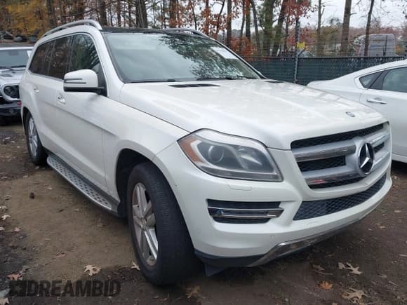 ✅ 2014 Mercedes-Benz GL 450 • VIN: 4JGDF7CE3EA304677 • Lot: 43758377. Wystawiony na IAAI z przebiegiem 138 365 mil. Bezpłatny archiwum sprzedaży aukcyjnych z USA i szczegółowy raport historii pojazdu na DreamBid. Zdjęcie 1.