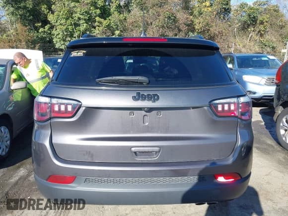 ✅ 2022 Jeep Compass Latitude • VIN: 3C4NJCBBXNT188054 • Lot: 41188781. Listed on IAAI with 75,190 mi. Free auction sales archive from the USA and detailed vehicle history report at DreamBid. Image 16.