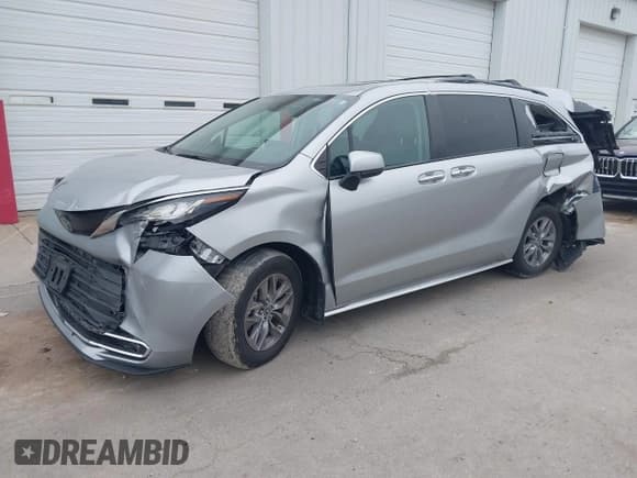 ✅ 2022 Toyota Sienna XLE • VIN: 5TDYSKFC8NS063233 • Лот: 43268797. Опубликован ранее на IAAI с пробегом 51 302 миль. Бесплатный доступ к архиву аукционных продаж из США и подробный отчёт об истории автомобиля на DreamBid. Изображение 2.