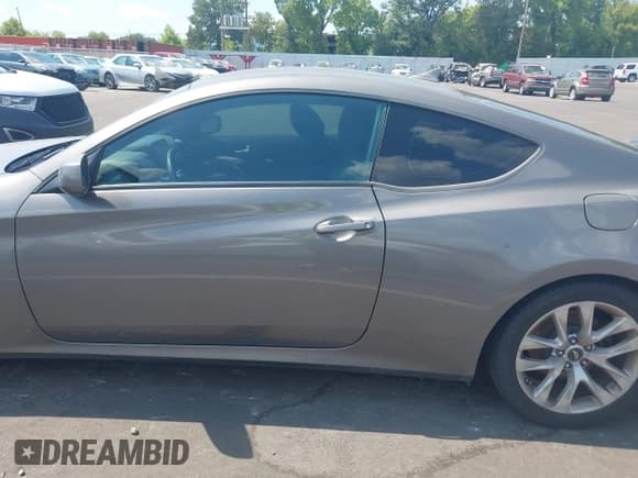 ✅ 2013 Hyundai Genesis Coupe 2.0T • VIN: KMHHT6KD7DU082252 • Lot: 42882653. Wystawiony na IAAI z przebiegiem 154 493 mil. Bezpłatny archiwum sprzedaży aukcyjnych z USA i szczegółowy raport historii pojazdu na DreamBid. Zdjęcie 6.