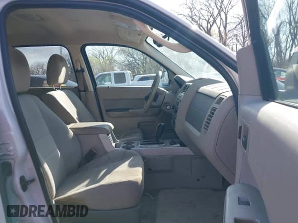 ✅ 2011 Ford Escape Hybrid • VIN: 1FMCU4K37BKC68370 • Lot: 41895193. Wystawiony na IAAI z przebiegiem 220 321 mil. Bezpłatny archiwum sprzedaży aukcyjnych z USA i szczegółowy raport historii pojazdu na DreamBid. Zdjęcie 5.