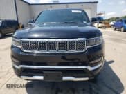 ✅ 2023 Jeep Grand Wagoneer Series III • VIN: 1C4SJVGP8PS503599 • Lot: 67632605. Wystawiony na Copart z przebiegiem 23 339 mil. Bezpłatny archiwum sprzedaży aukcyjnych z USA i szczegółowy raport historii pojazdu na DreamBid. Zdjęcie 5.