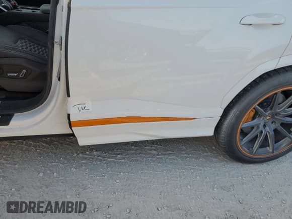 ✅ 2020 Lamborghini Urus • VIN: ZPBUA1ZL3LLA10132 • Lot: 75569384. Listed on Copart with Not provided. Free auction sales archive from the USA and detailed vehicle history report at DreamBid. Image 13.