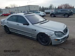 ✅ 2000 Mercedes-Benz S 320/430/500 • VIN: WDBNG70JXYA121433 • Лот: 43757813. Опубликован ранее на IAAI с пробегом Не указан. Бесплатный доступ к архиву аукционных продаж из США и подробный отчёт об истории автомобиля на DreamBid. Изображение 1.