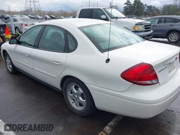 ✅ 2006 Ford Taurus SE • VIN: 1FAFP53U26A208925 • Lot: 43715800. Listed on IAAI with 184,829 mi. Free auction sales archive from the USA and detailed vehicle history report at DreamBid. Image 3.