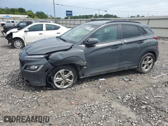 ✅ 2023 Hyundai Kona SEL • VIN: KM8K6CAB6PU997741 • Лот: 63395564. Опубликован ранее на Copart с пробегом 34 962 миль. Бесплатный доступ к архиву аукционных продаж из США и подробный отчёт об истории автомобиля на DreamBid. Изображение 1.
