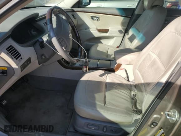 ✅ 2009 Hyundai Azera Limited • VIN: KMHFC46F39A442150 • Lot: 82528255. Listed on Copart with 164,486 mi. Free auction sales archive from the USA and detailed vehicle history report at DreamBid. Image 7.