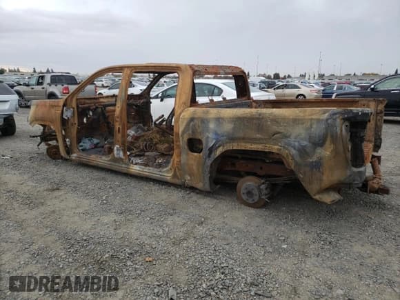 ✅ 2019 GMC Sierra 1500 SLT • VIN: 3GTP8DED5KG221425 • Lot: 81374384. Wystawiony na Copart z przebiegiem Nie podano. Bezpłatny archiwum sprzedaży aukcyjnych z USA i szczegółowy raport historii pojazdu na DreamBid. Zdjęcie 2.