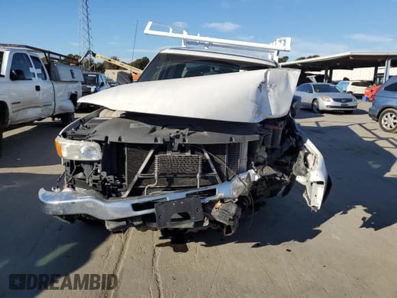 ✅ 2005 GMC Sierra 1500 • VIN: 1GDHC23215F894447 • Лот: 85680264. Опубликован ранее на Copart с пробегом 270 936 миль. Бесплатный доступ к архиву аукционных продаж из США и подробный отчёт об истории автомобиля на DreamBid. Изображение 5.