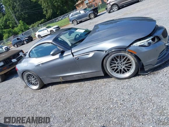 ✅ 2011 BMW Z4 sDrive35i • VIN: WBALM7C51BE383032 • Lot: 42740098. Listed on IAAI with 104,662 mi. Free auction sales archive from the USA and detailed vehicle history report at DreamBid. Image 14.