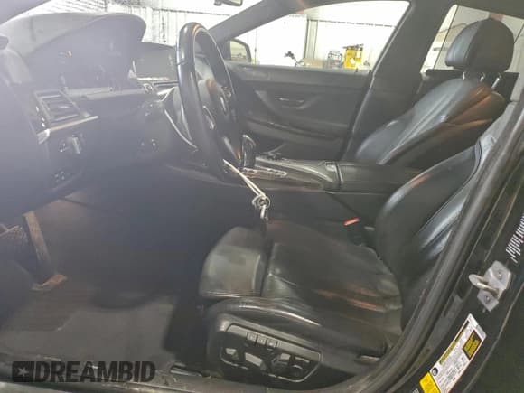 ✅ 2016 BMW 6 Series 650i xDrive • VIN: WBA6D6C54GGF94702 • Лот: 96414025. Опубликован ранее на Copart с пробегом 155 112 миль. Бесплатный доступ к архиву аукционных продаж из США и подробный отчёт об истории автомобиля на DreamBid. Изображение 7.