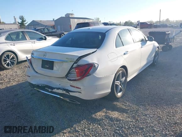 ✅ 2017 Mercedes-Benz E 300 Luxury • VIN: WDDZF4KB6HA115340 • Lot: 43318306. Listed on IAAI with 113,695 mi. Free auction sales archive from the USA and detailed vehicle history report at DreamBid. Image 4.