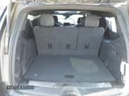 ✅ 2022 Chevrolet Suburban Premier • VIN: 1GNSKFKD5NR344147 • Lot: 41358509. Wystawiony na IAAI z przebiegiem 41 046 mil. Bezpłatny archiwum sprzedaży aukcyjnych z USA i szczegółowy raport historii pojazdu na DreamBid. Zdjęcie 13.