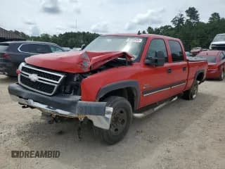 ✅ 2006 Chevrolet Silverado 2500HD LT1 • VIN: 1GCHC23246F112020 • Лот: 62699435. Опубликован ранее на Copart с пробегом 458 013 миль. Бесплатный доступ к архиву аукционных продаж из США и подробный отчёт об истории автомобиля на DreamBid. Изображение 1.