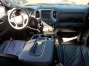 ✅ 2021 Chevrolet Silverado 1500 Custom • VIN: 3GCPYBEK3MG348261 • Lot: 75306284. Wystawiony na Copart z przebiegiem 57 586 mil. Bezpłatny archiwum sprzedaży aukcyjnych z USA i szczegółowy raport historii pojazdu na DreamBid. Zdjęcie 8.