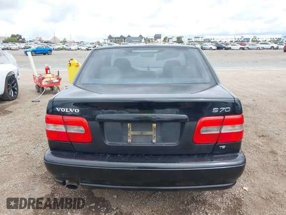 ✅ 1998 Volvo S70 T5 • VIN: YV1LS5378W2554276 • Lot: 42066129. Wystawiony na IAAI z przebiegiem 266 506 mil. Bezpłatny archiwum sprzedaży aukcyjnych z USA i szczegółowy raport historii pojazdu na DreamBid. Zdjęcie 16.