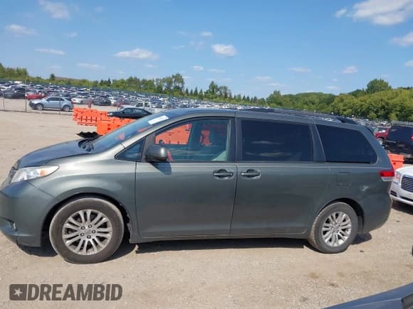 ✅ 2012 Toyota Sienna XLE • VIN: 5TDYK3DC6CS272699 • Lot: 43167971. Listed on IAAI with 133,927 mi. Free auction sales archive from the USA and detailed vehicle history report at DreamBid. Image 14.