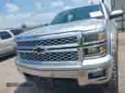 2015 Chevrolet Silverado 1500 LT z VIN 1GCUKREC7FF202620, wystawiony jako IAAI lot #43074699 z przebiegiem Nie podano mil oraz . Historia ofert i sprzedaży dostępna na DreamBid. Obrazek 12.