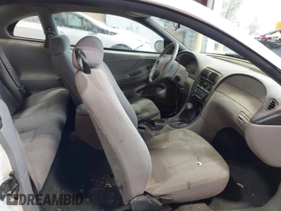 ✅ 1999 Ford Mustang • VIN: 1FAFP4048XF118956 • Lot: 43219945. Wystawiony na IAAI z przebiegiem 121 741 mil. Bezpłatny archiwum sprzedaży aukcyjnych z USA i szczegółowy raport historii pojazdu na DreamBid. Zdjęcie 5.