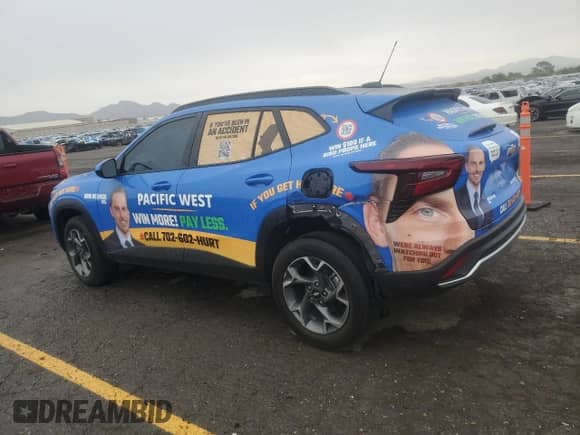 2025 Chevrolet Trax LT z VIN KL77LHEP5SC043418, wystawiony jako Copart lot #81254775 z przebiegiem 13 629 mil mil oraz Szkoda całkowita • Salvage title. Historia ofert i sprzedaży dostępna na DreamBid. Obrazek 2.