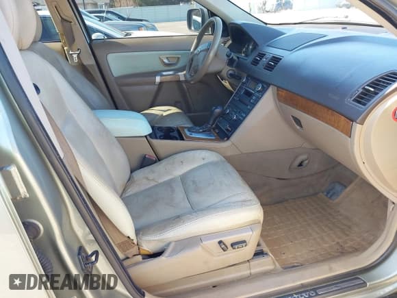 ✅ 2007 Volvo XC90 V8 • VIN: YV4CZ852271329327 • Lot: 43676819. Listed on IAAI with 218,392 mi. Free auction sales archive from the USA and detailed vehicle history report at DreamBid. Image 5.