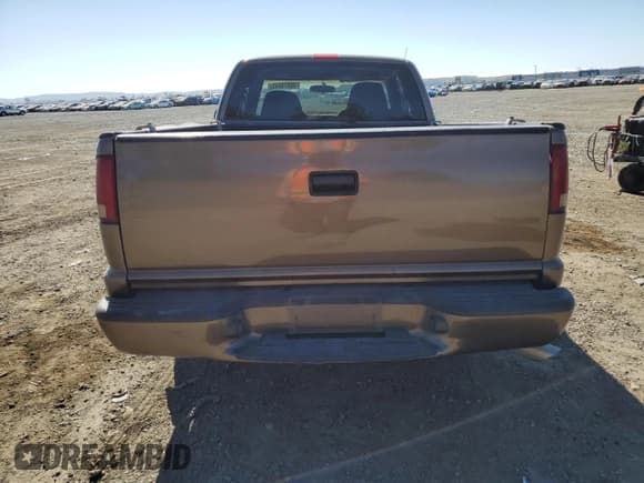 ✅ 2003 Chevrolet S-10 LS • VIN: 1GCCS19X038106564 • Лот: 46473045. Опубликован ранее на Copart с пробегом 159 955 миль. Бесплатный доступ к архиву аукционных продаж из США и подробный отчёт об истории автомобиля на DreamBid. Изображение 6.