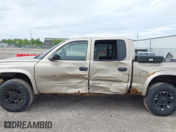 ✅ 2002 Dodge Dakota SLT • VIN: 1B7HG48N32S721409 • Lot: 42295499. Wystawiony na IAAI z przebiegiem 183 991 mil. Bezpłatny archiwum sprzedaży aukcyjnych z USA i szczegółowy raport historii pojazdu na DreamBid. Zdjęcie 6.