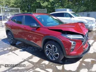 ✅ 2024 Chevrolet Trax 2RS • VIN: KL77LJE28RC209663 • Лот: 43134031. Опубликован ранее на IAAI с пробегом 24 654 миль. Бесплатный доступ к архиву аукционных продаж из США и подробный отчёт об истории автомобиля на DreamBid. Изображение 1.