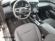 ✅ 2022 Hyundai Tucson SEL • VIN: 5NMJB3AE7NH064215 • Lot: 70416854. Wystawiony na Copart z przebiegiem 41 095 mil. Bezpłatny archiwum sprzedaży aukcyjnych z USA i szczegółowy raport historii pojazdu na DreamBid. Zdjęcie 8.