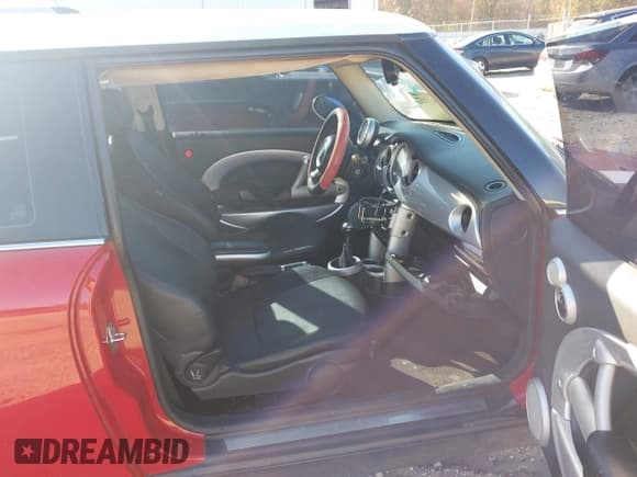 ✅ 2006 MINI Hardtop • VIN: WMWRC33566TK71463 • Lot: 43707414. Listed on IAAI with 143,865 mi. Free auction sales archive from the USA and detailed vehicle history report at DreamBid. Image 5.
